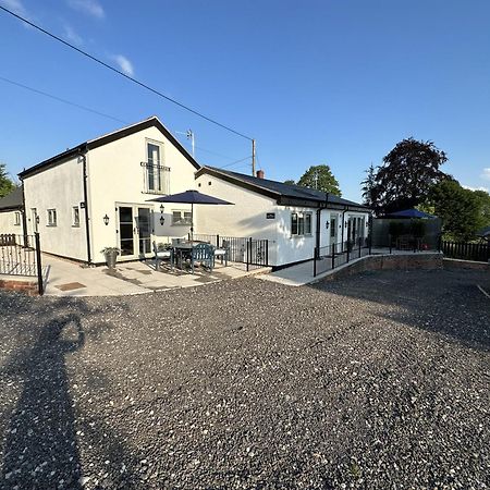 Finwood Green Farm Holiday Cottages-The Calf Shed And The Milk Parlour Henley-in-Arden Room photo